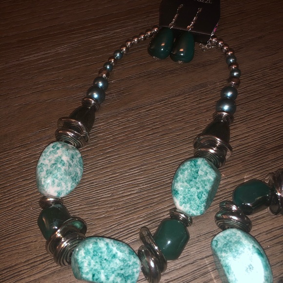 Blue Turquoise Necklace, Earring & Bracelet Set - Picture 3 of 4